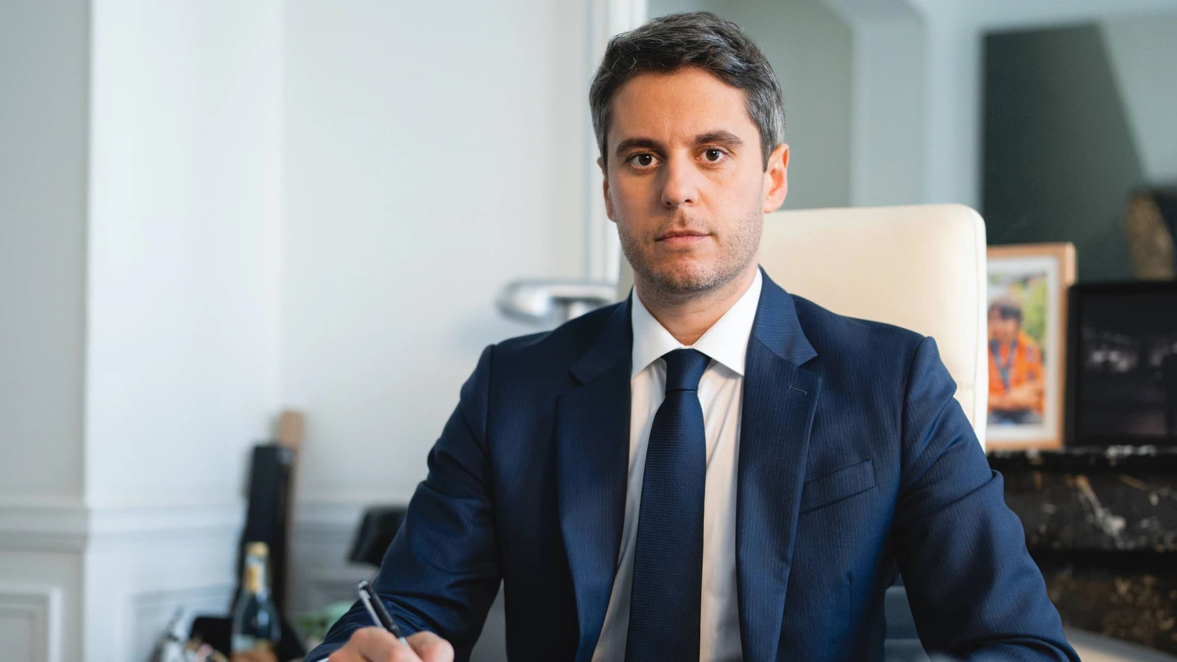Gabriel Attal pendant l'entretien au Parisien
