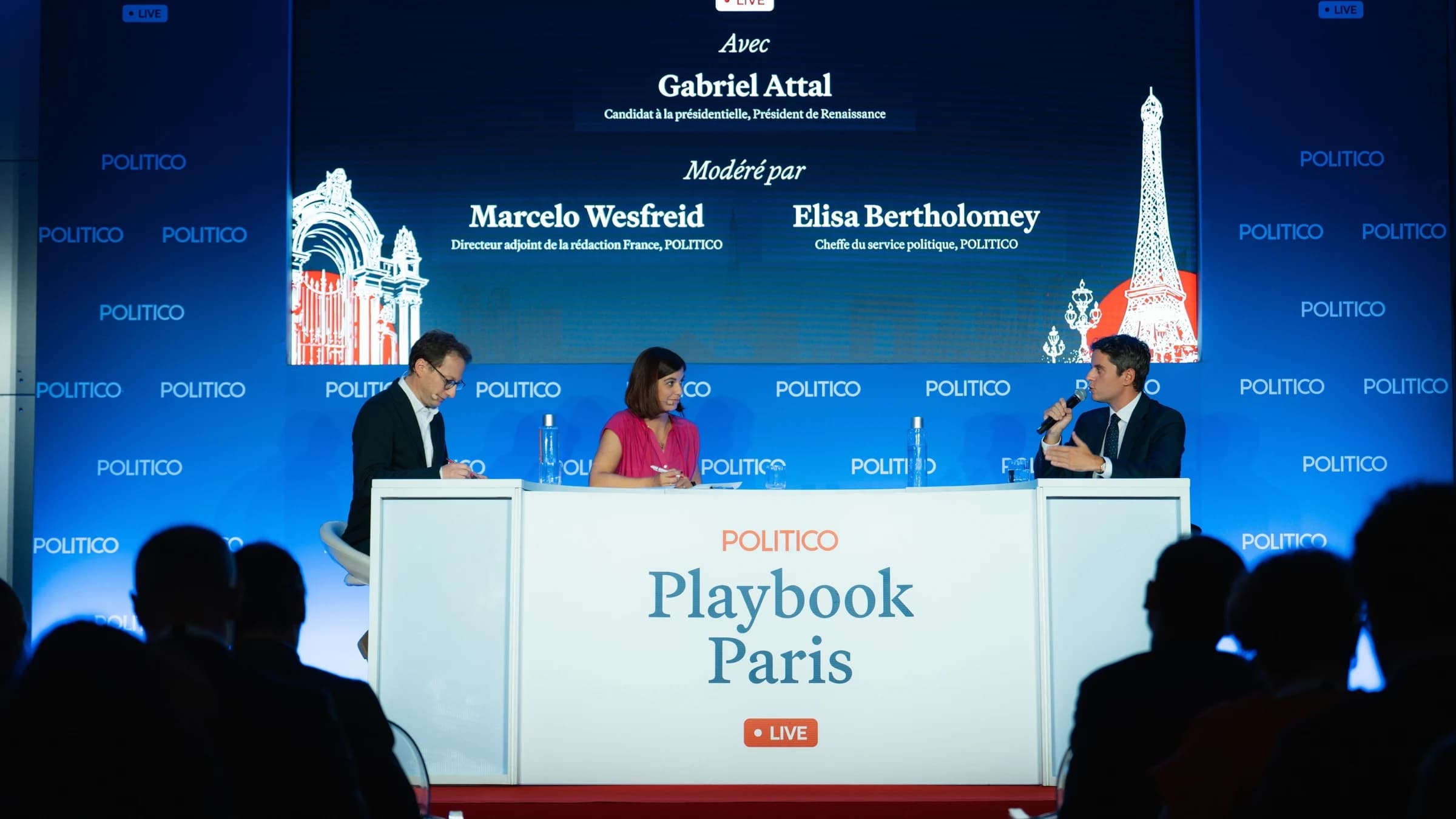 Gabriel Attal en train de discuter au bureau Politico Paris 