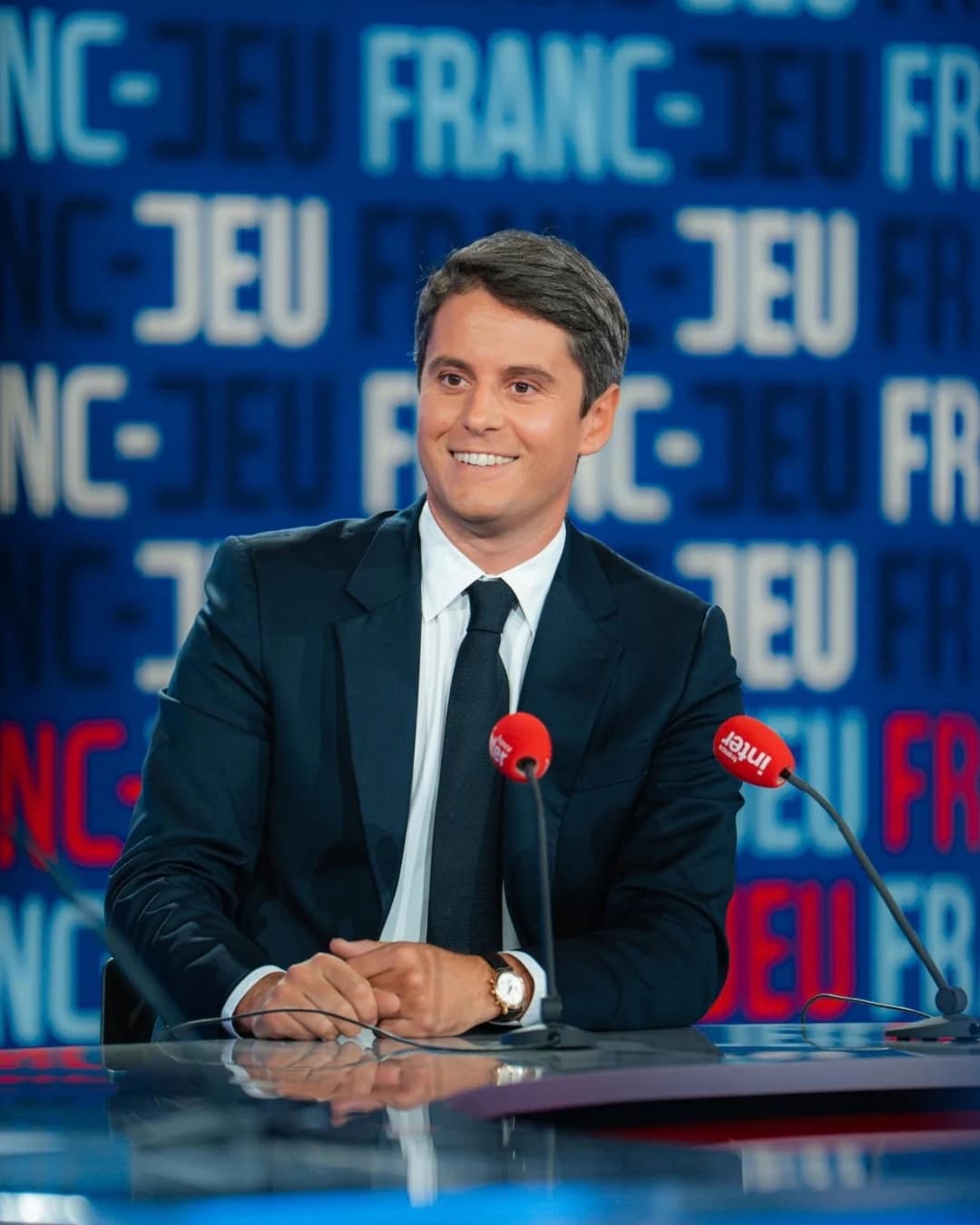 Gabriel Attal sur le plateau de Franc-Jeu 