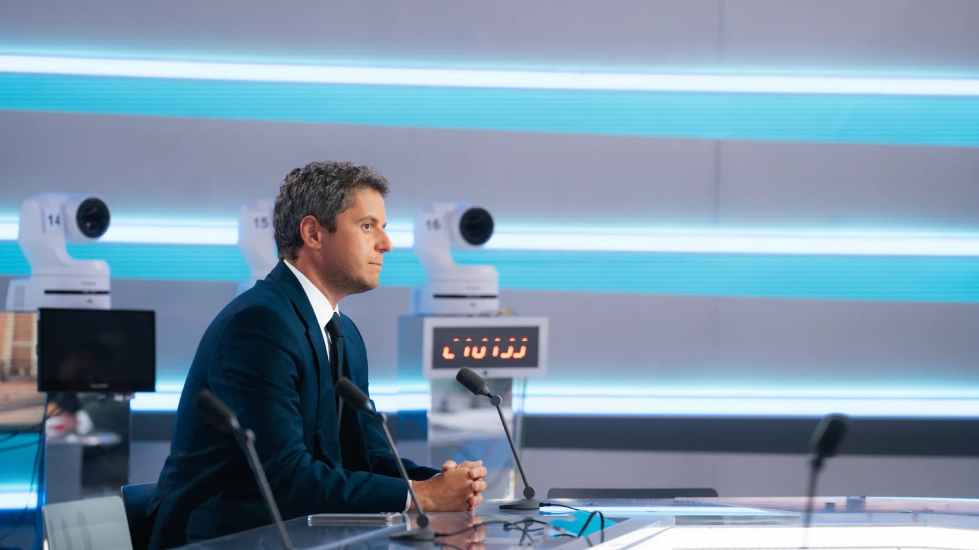 Gabriel Attal sur le plateau de LCI