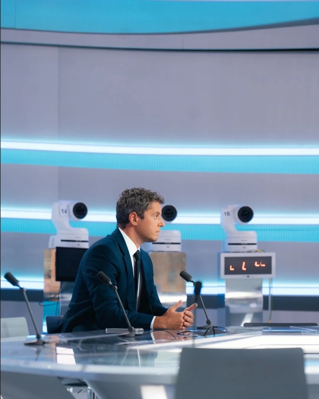 Gabrilel Attal sur le plateau de LCI 