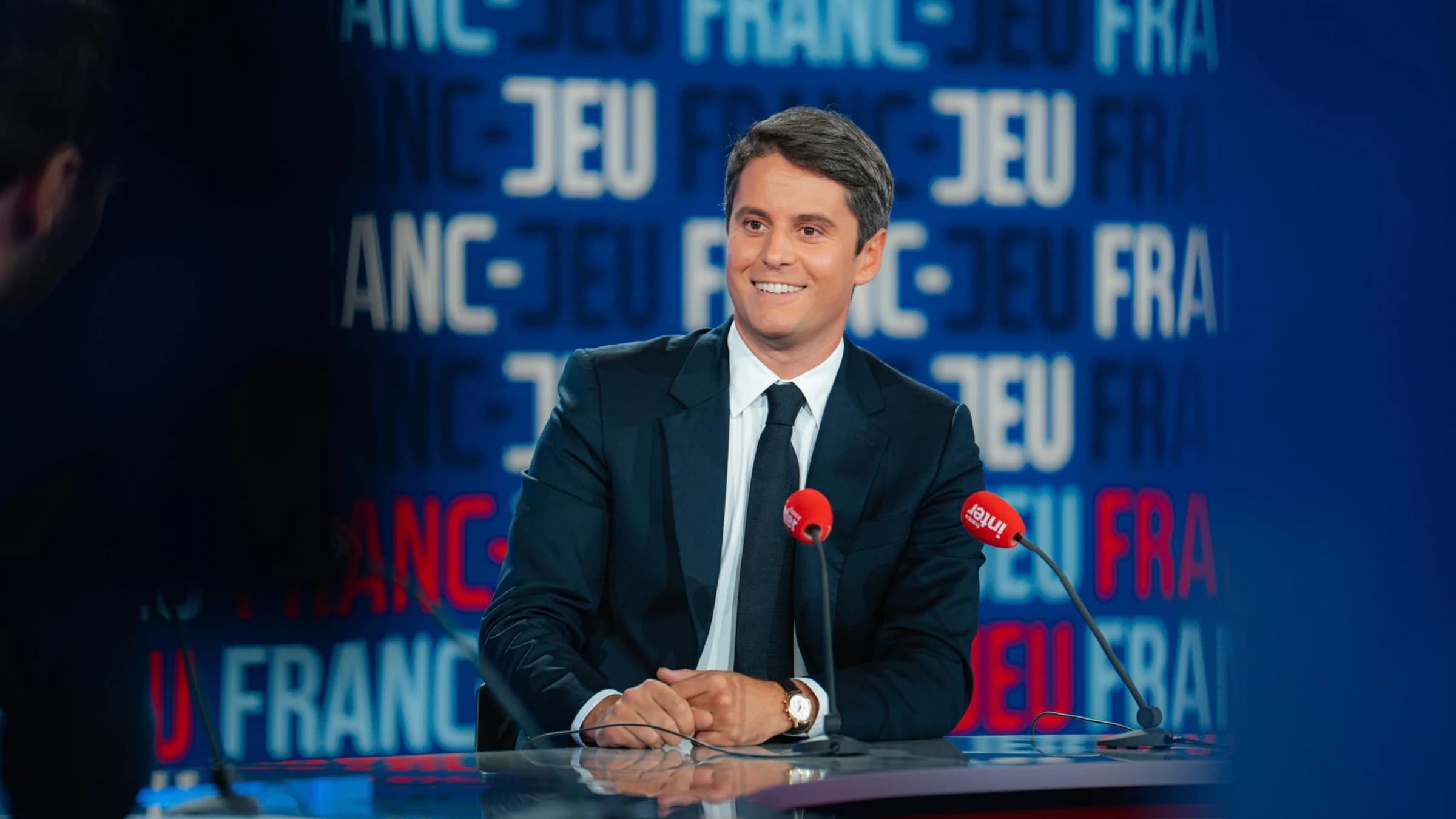 Gabriel Attal sur le plateau de Franc-Jeu